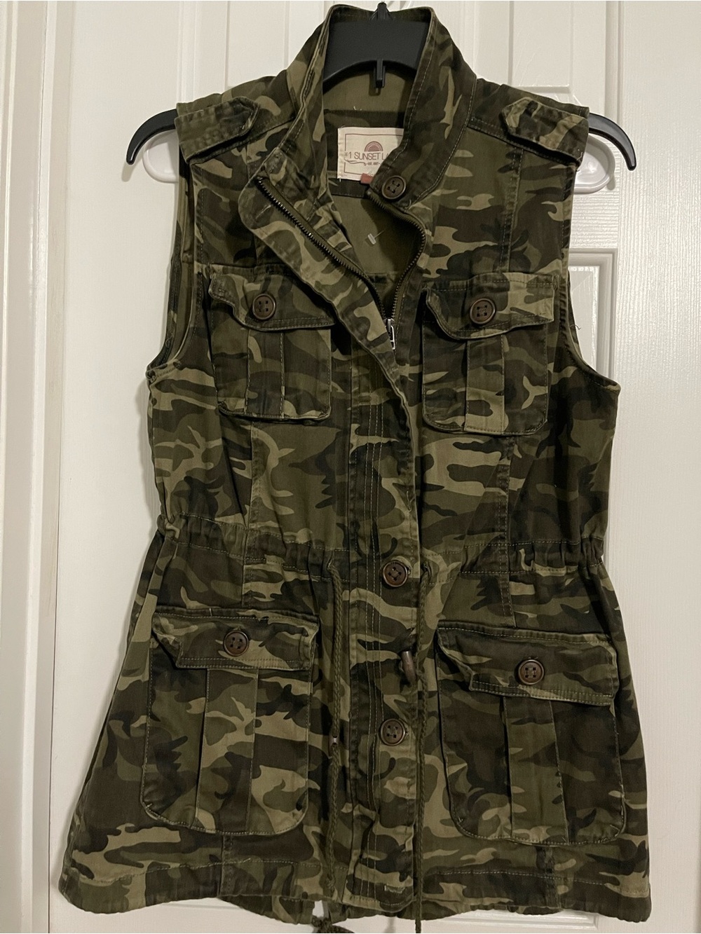 Women’s Camo Utility Vest with Drawstring Waist